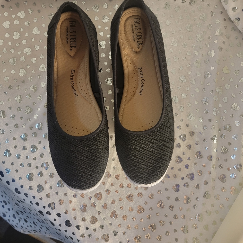 Size 11 Falls Creek black flat shoes
